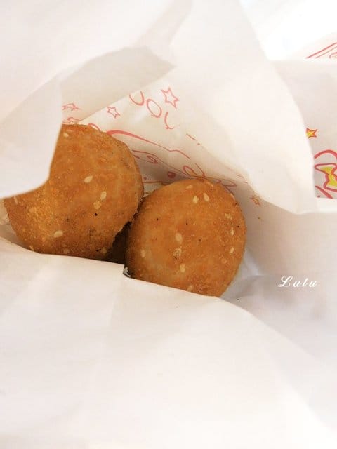 台北西門捷運美食推薦。#虎舺炸雞。鮮嫩多汁的炸雞排，性感可口。近捷運西門站6號出口