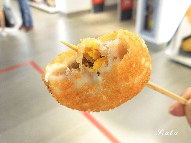 台北西門捷運美食推薦。#虎舺炸雞。鮮嫩多汁的炸雞排，性感可口。近捷運西門站6號出口
