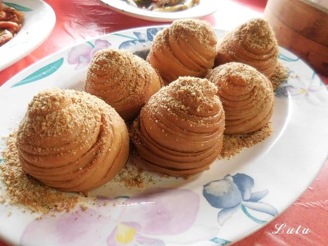 陽明山故鄉海芋餐廳。享受山產美食野菜。提供免費停車場。家族聚餐/三五好友/公司團體