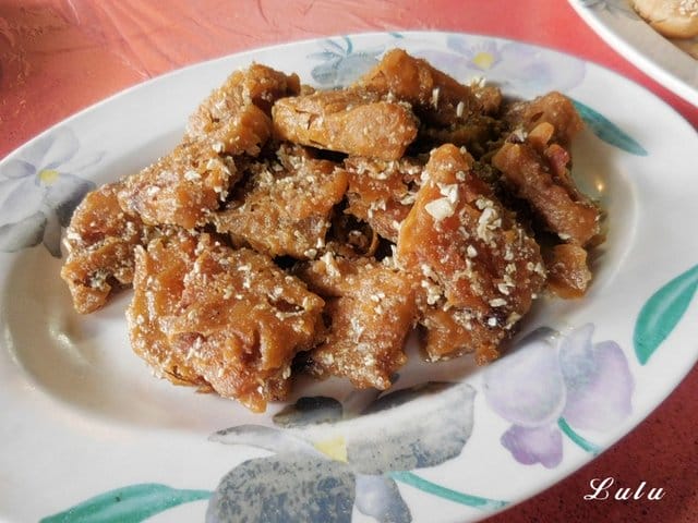 陽明山故鄉海芋餐廳。享受山產美食野菜。提供免費停車場。家族聚餐/三五好友/公司團體