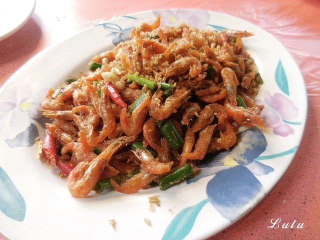 陽明山故鄉海芋餐廳。享受山產美食野菜。提供免費停車場。家族聚餐/三五好友/公司團體