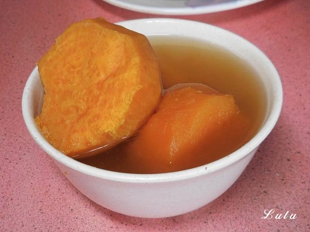 陽明山故鄉海芋餐廳。享受山產美食野菜。提供免費停車場。家族聚餐/三五好友/公司團體