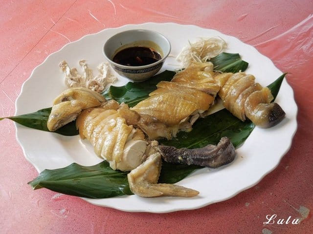 陽明山故鄉海芋餐廳。享受山產美食野菜。提供免費停車場。家族聚餐/三五好友/公司團體