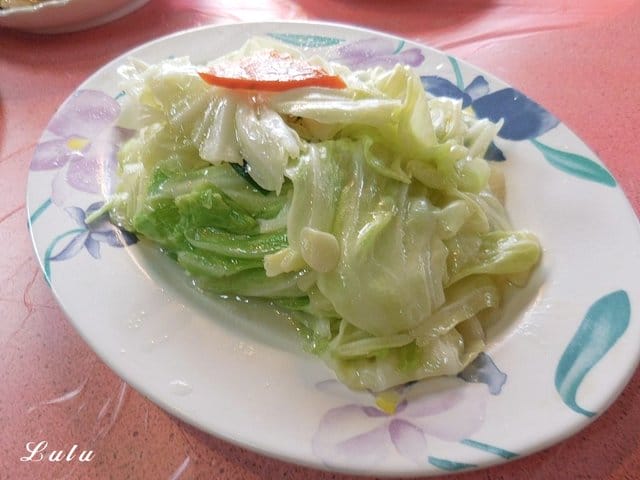 陽明山故鄉海芋餐廳。享受山產美食野菜。提供免費停車場。家族聚餐/三五好友/公司團體