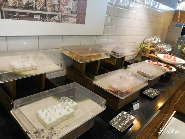 奇麗灣珍奶文化館。宜蘭免費景點推薦。好吃、好玩又好拍。大人、小朋友都喜歡的DIY手搖珍珠奶茶體驗。假日限定/牛排海鮮百匯，燈泡珍奶喝到飽