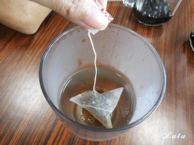 奇麗灣珍奶文化館。宜蘭免費景點推薦。好吃、好玩又好拍。大人、小朋友都喜歡的DIY手搖珍珠奶茶體驗。假日限定/牛排海鮮百匯，燈泡珍奶喝到飽
