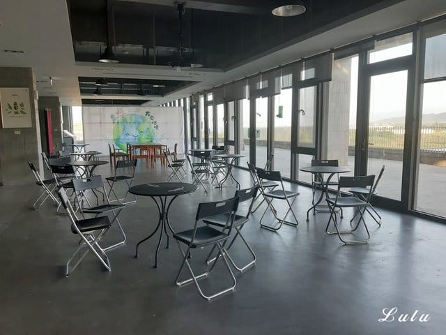 奇麗灣珍奶文化館。宜蘭免費景點推薦。好吃、好玩又好拍。大人、小朋友都喜歡的DIY手搖珍珠奶茶體驗。假日限定/牛排海鮮百匯，燈泡珍奶喝到飽