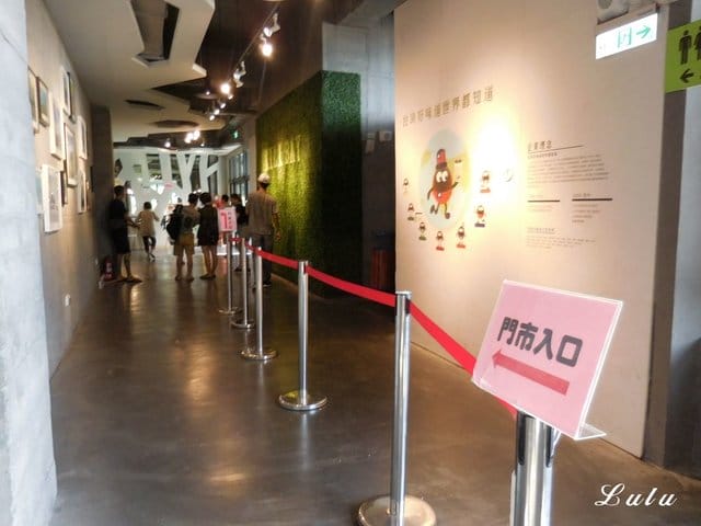 奇麗灣珍奶文化館。宜蘭免費景點推薦。好吃、好玩又好拍。大人、小朋友都喜歡的DIY手搖珍珠奶茶體驗。假日限定/牛排海鮮百匯，燈泡珍奶喝到飽