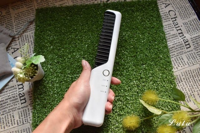 晶綺美熱力整髮無線旅梳。輕巧方便攜帶/即使匆忙出門也能撫平毛躁。方便的micro USB線充電設計，移動電源就可以供電囉！4000Mah大容量動力鋰離子電池，充飽電可用好久