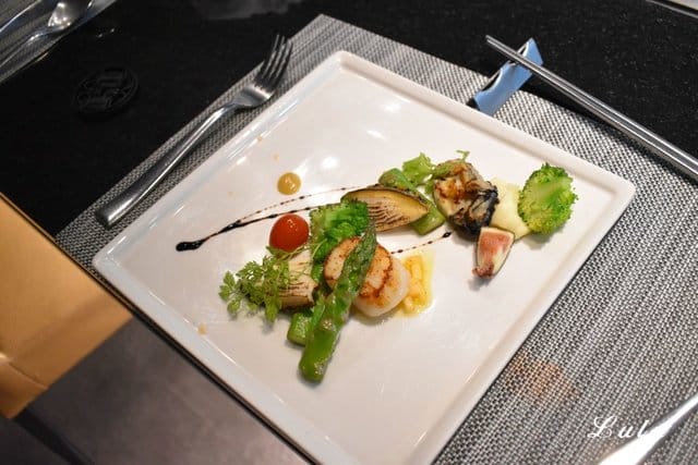 二訪/明水然 無菜單鐵板燒大直店。嚴選新鮮頂級食材，新鮮活抓海鮮，師傅用心烹調出令人銷魂的美味