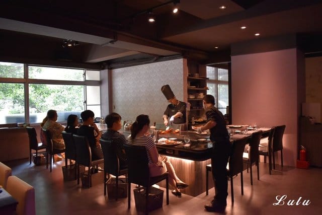 二訪/明水然 無菜單鐵板燒大直店。嚴選新鮮頂級食材，新鮮活抓海鮮，師傅用心烹調出令人銷魂的美味