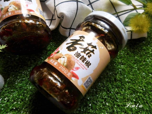 老干媽香菇油辣椒。萬用百搭辣椒醬。每天都在想吃什麼，加一湯匙的老干媽，讓食物不再單調，怎麼吃都吃不膩