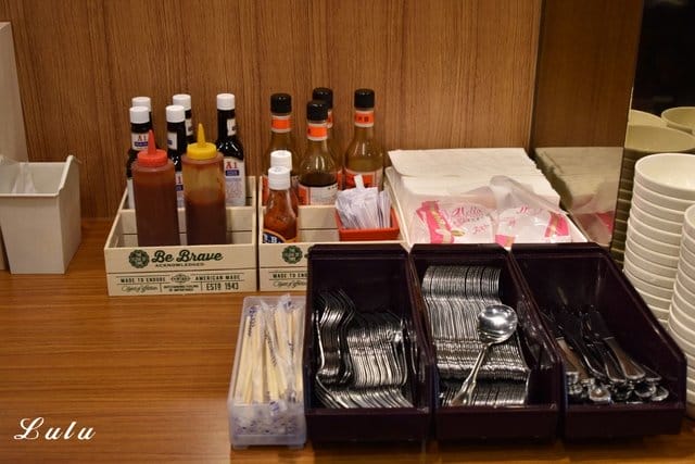 人从众厚切牛排館復興店。復興牛排/近捷運大安站步行5分鐘腳程。重量級/頂級沙朗16oz超厚切，滿足你的味蕾同時在視覺上也是種享受，假日就該好好犒賞自己一下