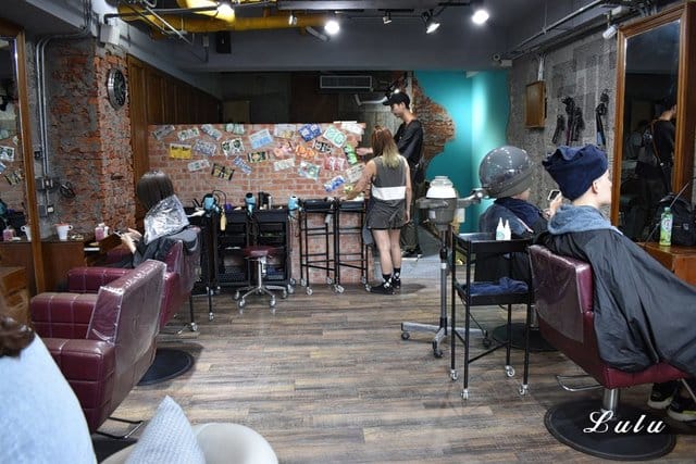 ARES Hair Salon。中和髮廊推薦。哥德式結構護髮。毛躁感瞬間消失，持續1個月的輕盈滑順，超有感。特別推薦設計師：Rey