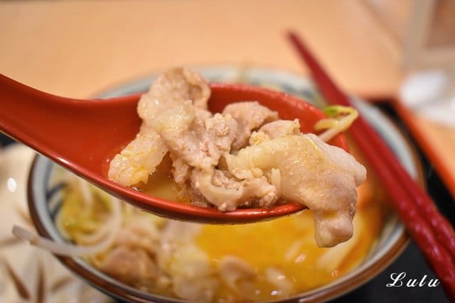 丸亀製麵。新品上市。海鮮叻沙烏龍麵。全球最大日式連鎖烏龍麵店。現場製作的手作烏龍麵，經過冷水冰鎮後的烏龍麵，Q彈有勁