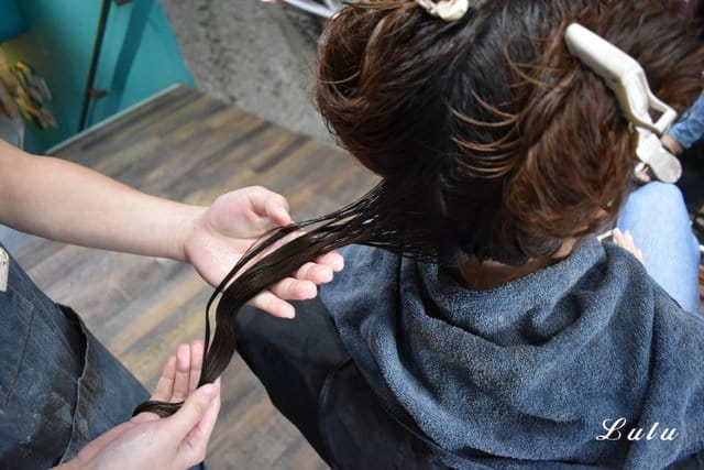 ARES Hair Salon。中和髮廊推薦。哥德式結構護髮。毛躁感瞬間消失，持續1個月的輕盈滑順，超有感。特別推薦設計師：Rey