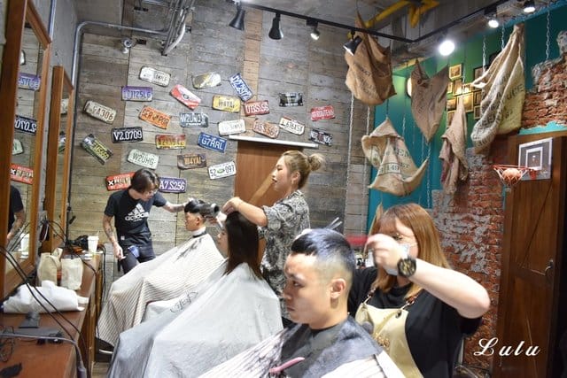ARES Hair Salon。中和髮廊推薦。哥德式結構護髮。毛躁感瞬間消失，持續1個月的輕盈滑順，超有感。特別推薦設計師：Rey