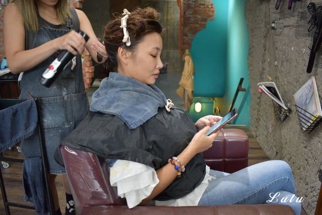 ARES Hair Salon。中和髮廊推薦。哥德式結構護髮。毛躁感瞬間消失，持續1個月的輕盈滑順，超有感。特別推薦設計師：Rey