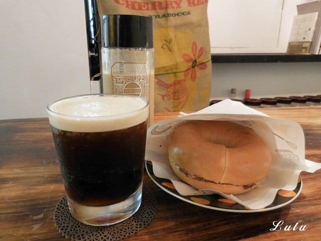 麋所咖啡飲啤館 meetsoul coffee。新莊咖啡店推薦。外帶/輕食/內用/外送。市區裡的小文青。新莊體育場旁