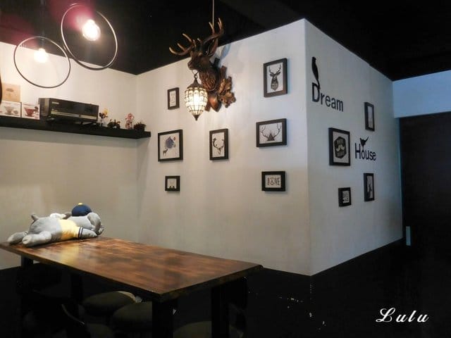 麋所咖啡飲啤館 meetsoul coffee。新莊咖啡店推薦。外帶/輕食/內用/外送。市區裡的小文青。新莊體育場旁