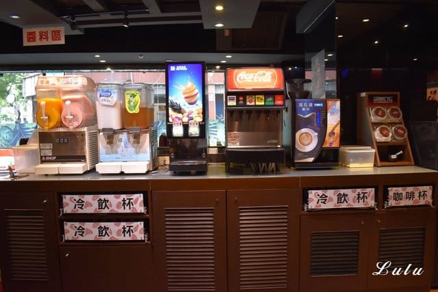 台灣火鍋第一品牌。肉多多火鍋中山北店。沒吃過肉多多別說你吃過最好吃火鍋。NT$299小資女套餐，讓你吃肉吃的好滿足