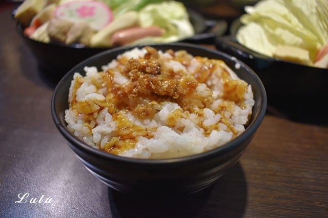 台灣火鍋第一品牌。肉多多火鍋中山北店。沒吃過肉多多別說你吃過最好吃火鍋。NT$299小資女套餐，讓你吃肉吃的好滿足