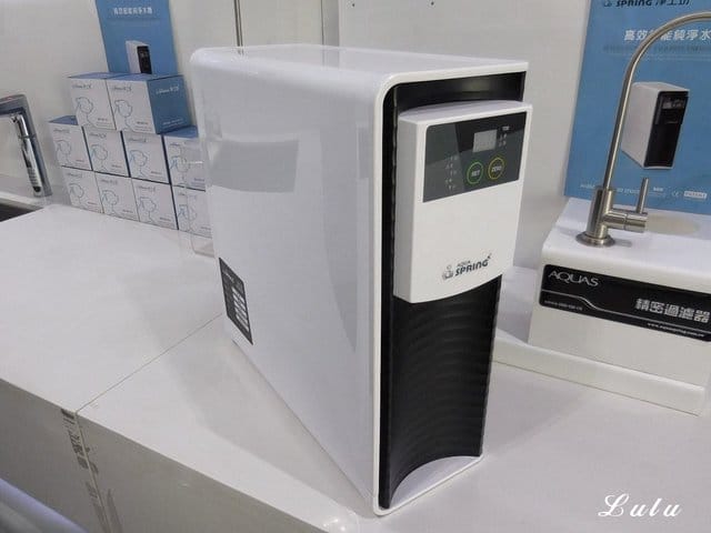 新竹竹北/AQUA SPRING 淨工坊。AQ802冷熱觸控飲水機+RO-505高效節能純淨水器。首創觸控式龍頭，供應冷熱水，即開即飲。新手爸媽泡奶最愛。時尚造型，施工安裝簡便