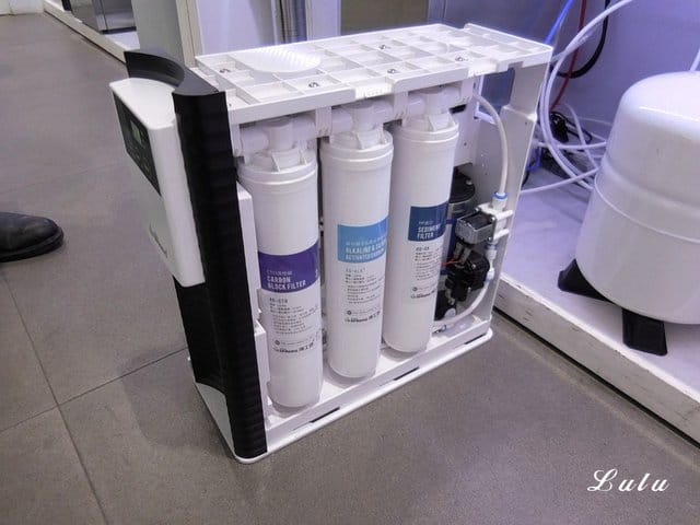 新竹竹北/AQUA SPRING 淨工坊。AQ802冷熱觸控飲水機+RO-505高效節能純淨水器。首創觸控式龍頭，供應冷熱水，即開即飲。新手爸媽泡奶最愛。時尚造型，施工安裝簡便
