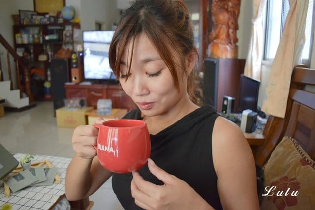 簡單入喉 膠原蛋白防彈咖啡。美顏、減重、提神，一次搞定。每日清晨5g的膠原蛋白，讓你輕輕鬆鬆當女神