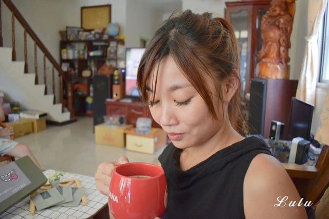 簡單入喉 膠原蛋白防彈咖啡。美顏、減重、提神，一次搞定。每日清晨5g的膠原蛋白，讓你輕輕鬆鬆當女神