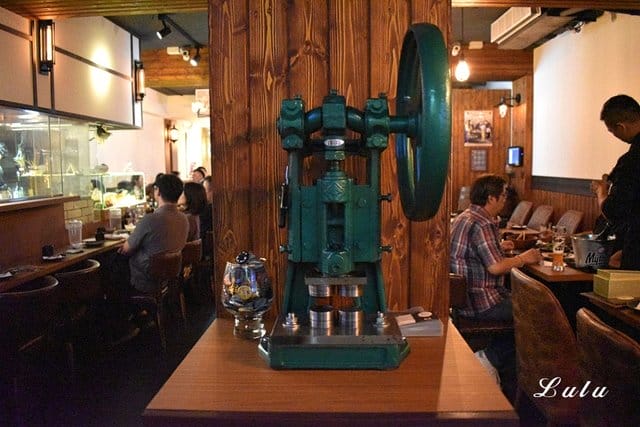 台北中山區居酒屋推薦【ABV日式居酒館】。結合歐式室內設計與300款世界精釀啤酒 & 日式料理的台北中山日式居酒屋推薦。台北宵夜推薦。台北中山區居酒屋推薦