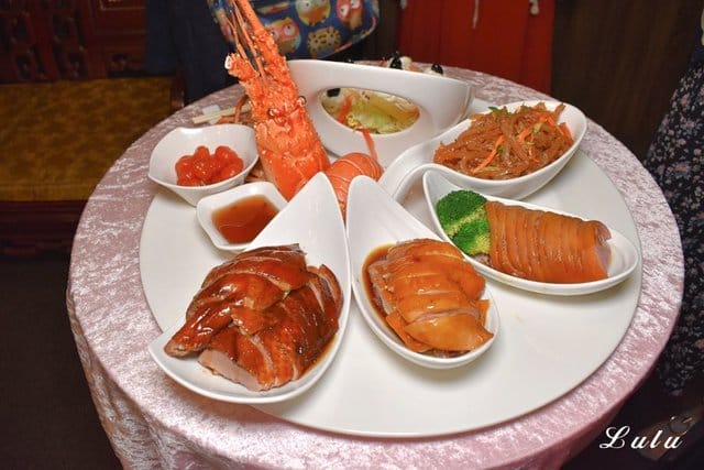 桃園晶悅國際飯店。桃園婚宴推薦。滿指定桌數再贈免費新娘房。氣派豪華的婚禮饗宴。專業燈光、音響、投影設備。滿額再贈港島銅鑼灣富豪蜜月旅行3天2夜