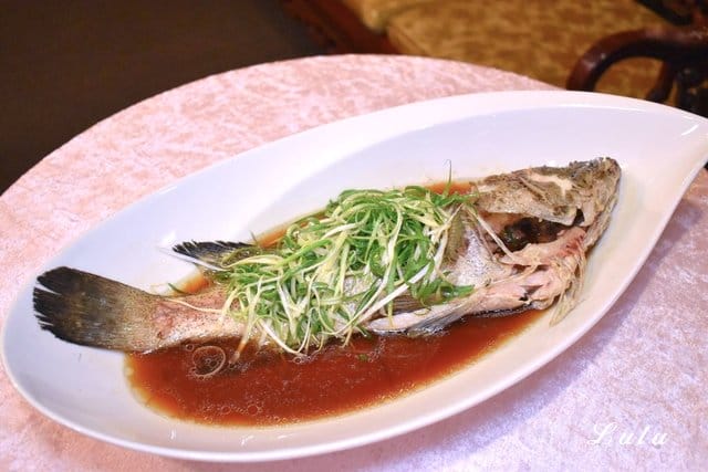 桃園晶悅國際飯店。桃園婚宴推薦。滿指定桌數再贈免費新娘房。氣派豪華的婚禮饗宴。專業燈光、音響、投影設備。滿額再贈港島銅鑼灣富豪蜜月旅行3天2夜