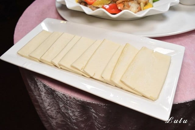 桃園晶悅國際飯店。桃園婚宴推薦。滿指定桌數再贈免費新娘房。氣派豪華的婚禮饗宴。專業燈光、音響、投影設備。滿額再贈港島銅鑼灣富豪蜜月旅行3天2夜