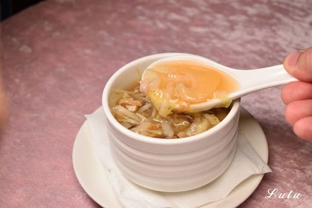 桃園晶悅國際飯店。桃園婚宴推薦。滿指定桌數再贈免費新娘房。氣派豪華的婚禮饗宴。專業燈光、音響、投影設備。滿額再贈港島銅鑼灣富豪蜜月旅行3天2夜