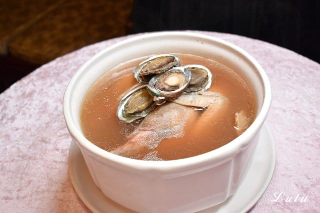 桃園晶悅國際飯店。桃園婚宴推薦。滿指定桌數再贈免費新娘房。氣派豪華的婚禮饗宴。專業燈光、音響、投影設備。滿額再贈港島銅鑼灣富豪蜜月旅行3天2夜