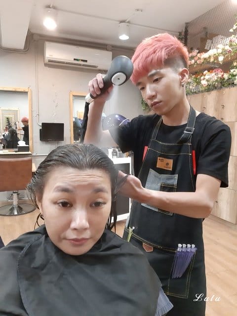 (文末優惠)永和美髮推薦。時光藝廊。終極稻草頭,染髮後呈現自然光澤感。近永和頂溪捷運站步行約10分鐘腳程即可抵達。推薦設計師:Nico - 第15張圖 (文末優惠)永和美髮推薦。時光藝廊。終極稻草頭,染髮後呈現自然光澤感。近永和頂溪捷運站步行約10分鐘腳程即可抵達。推薦設計師:Nico