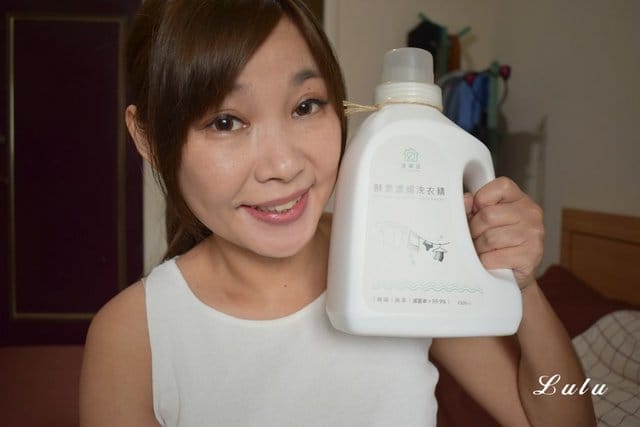 涂家庄手作洗衣精/酵素濃縮洗衣精。洗寶貝毛孩衣物，貼身衣物，髒污頑垢，一次清潔溜溜，不需另外使用柔軟精，洗過衣物就能蓬鬆柔軟，省錢妙招。無添加增稠劑、香精、色素，及對人體有害化學成分，使用上讓人更加安