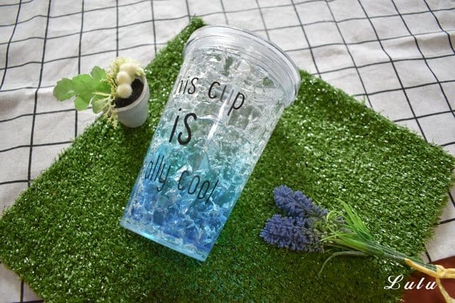 約翰家庭百貨。夏日碎冰杯650ml & 手捲式真空壓縮袋旅行。生活好物推薦。沁涼造型碎冰杯，清洗方便，特殊防漏瓶蓋設計，隨身攜帶不擔心弄髒包包。旅行外出必備品推薦