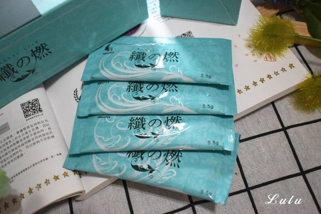 纖之燃酵素纖維粉。幫助消化。調整體質。採用日本專利山茶花萃取物、專利益菌、菊糖，搭配66種蔬果酵素粉、複合纖維群，補充身體益菌同時兼顧營養