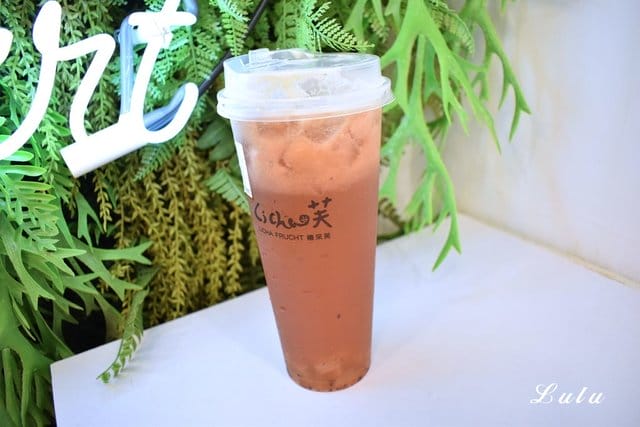 禮采芙-文山政大店。堅持食安無虞的食尚體驗，這就是任性的理由。喝到真正的果粒與茶香。金湯烏龍珍奶，珍珠Q彈，有嚼勁