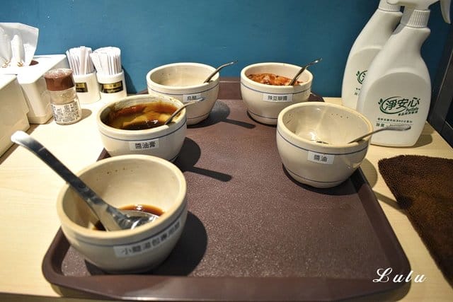 板橋美食。饗記·呷麵呷麵平價麵舖板橋店。小文青風的平價麵店。低消費，高品質。吃麵也能吃出時尚感