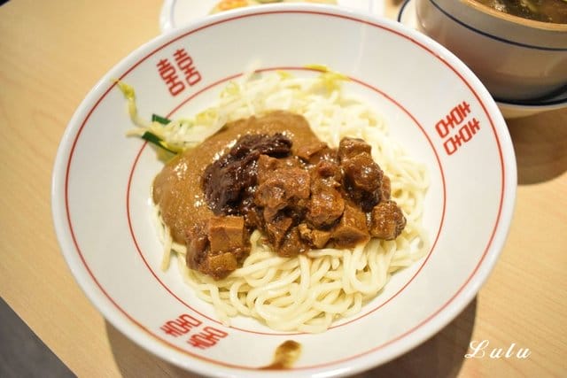 板橋美食。饗記·呷麵呷麵平價麵舖板橋店。小文青風的平價麵店。低消費，高品質。吃麵也能吃出時尚感