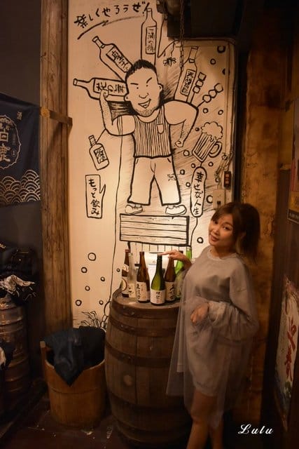 摩多居酒屋-新莊廟街串燒酒場。新莊巷弄美食/新莊在地人推薦平價居酒屋。結合現代與復古的日式特色居酒屋。別出新裁的日式料理，呈現出法國菜的擺盤。下班、週末宵夜的好去處