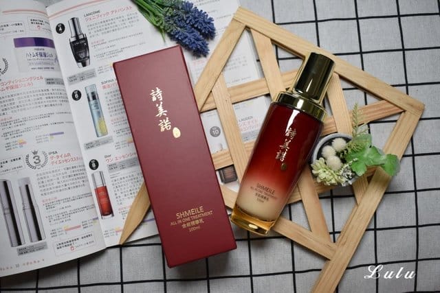 詩美諾全能精華乳。添加人蔘、靈芝等10多種珍貴的草本植物，逆齡、保濕同時亮白。結合化妝水、精華液及乳液，3合一的保養精華乳。省去保養步驟，同時免除瓶罐困擾。專for忙碌、沒時間保養的美人兒