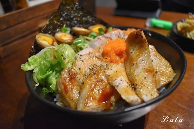 士林丼飯。大北直火人燒肉丼飯。嚴選獨家自製燒肉醬汁，結合直火搭配新鮮食材，完美結合最強丼飯！學生族群最愛/日式丼飯/日本國民美食/日式丼飯專門店