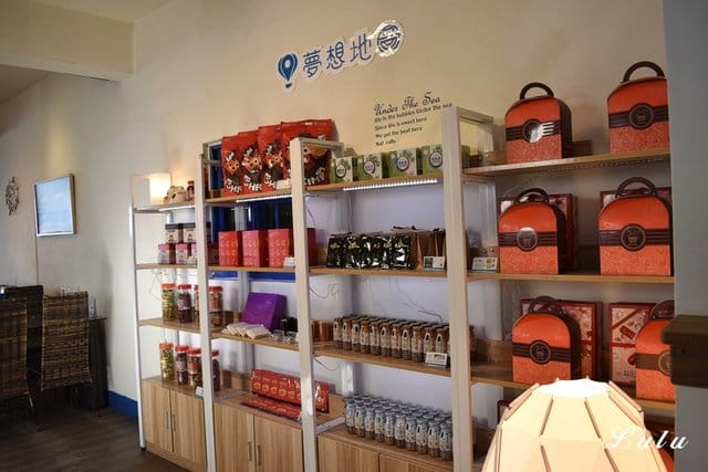 （文末優惠）北台灣必訪的海景下午茶。三芝夢想地圖Cafe海景會館。搭乘公車即可抵達的夢幻海灣景觀咖啡廳。用一杯咖啡完成你的夢想