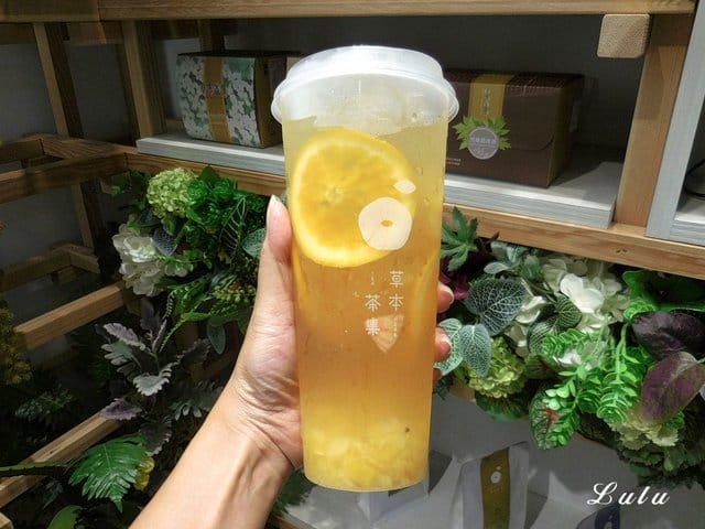 草本茶集 板橋忠孝店。板橋飲料店推薦。妍植花果茶/精品手作珍珠。芋見珍愛，鮮Q凍飲，蘋果樹。飲料界的精品