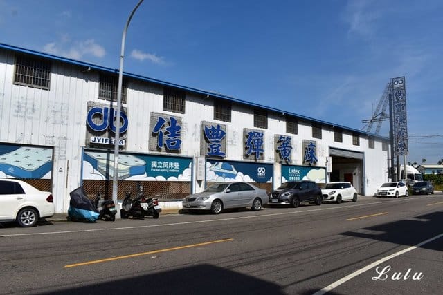 床墊推薦。台中佶豐床墊工廠。床墊製程公開化，30年經驗老師傅純手作。拒絕黑心床墊