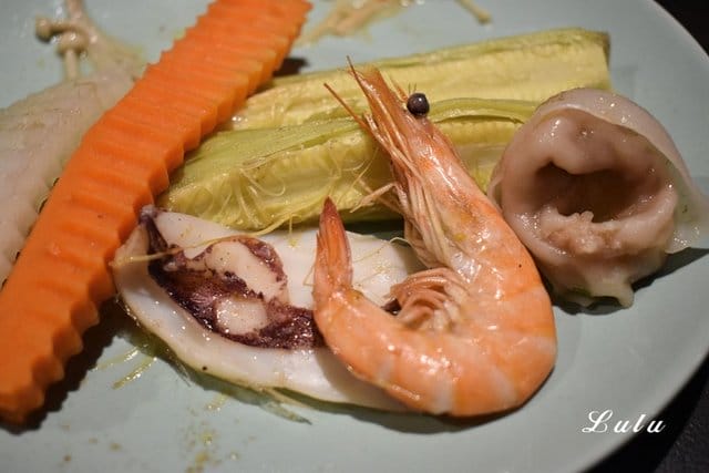 基隆廟口夜市火鍋。海棠春食膳鍋物。基隆仁愛五路上。提供頂級肉品的精緻個人鍋。食材新鮮嚴選。溫順易入喉的麻辣鍋「溫麻辣」湯底及慢火長燉「老火湯」湯底。帶你回到1840年代大上海的時尚華洋用餐氛圍